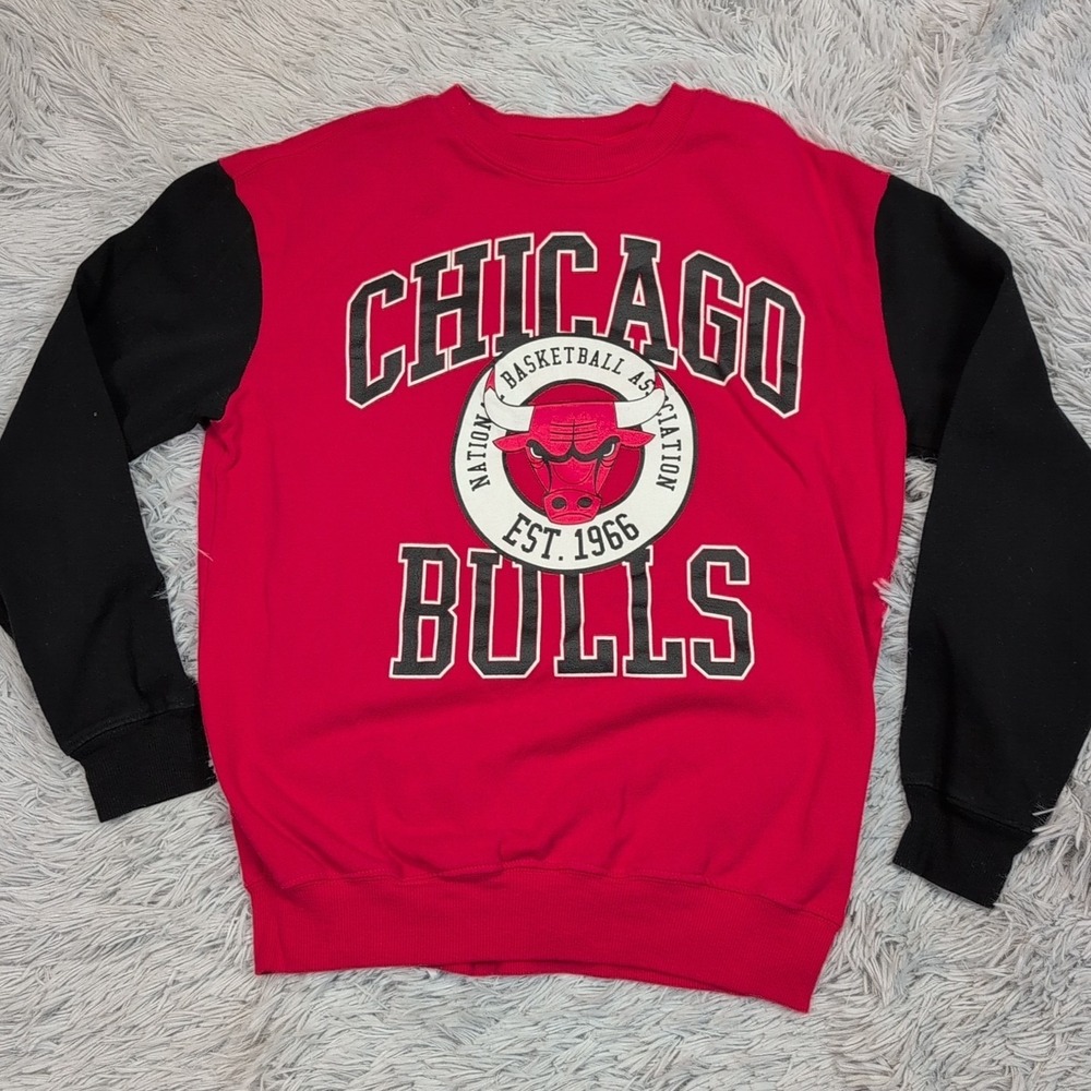 Chicago Bulls Sweatshirt Womens XS Red Basketball‎ Comfort NBA Soft Casual